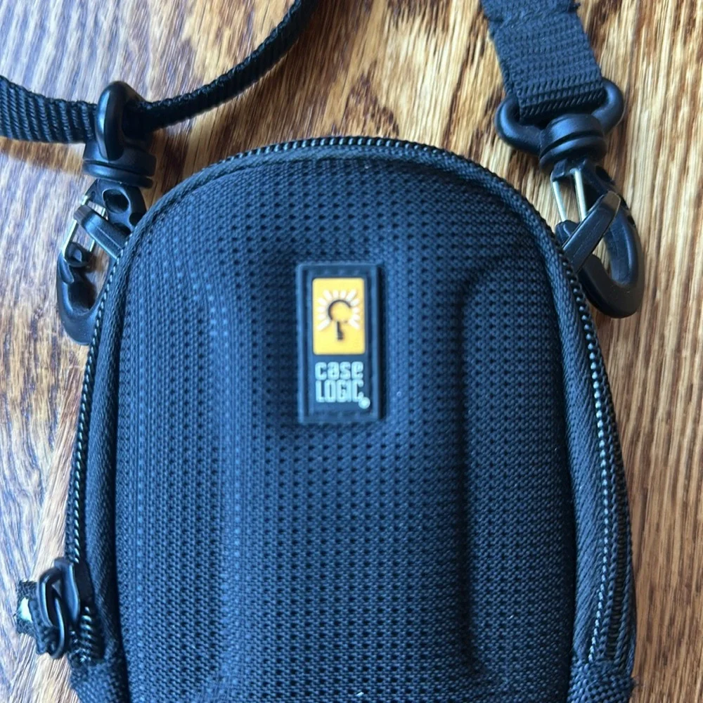 Case Logic Black  Case With Strap